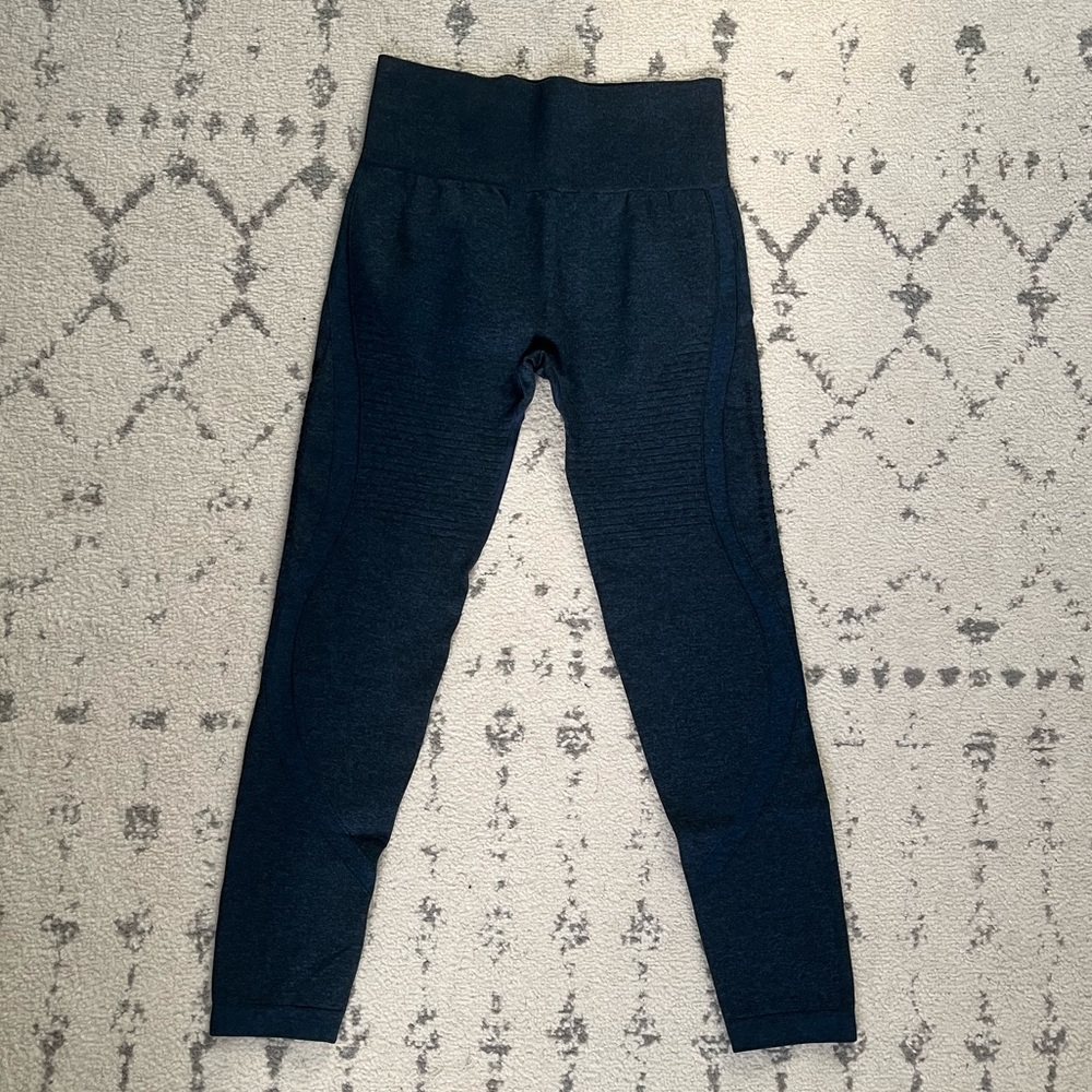**NEVER WORN** Navy Blue Cropped Leggings